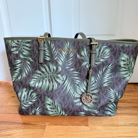 Michael Kors Tropical Tote, Jet Set Travel Collection - Picture 1 of 5